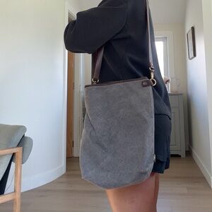 Adjustable bag: Cross body, tote and backpack